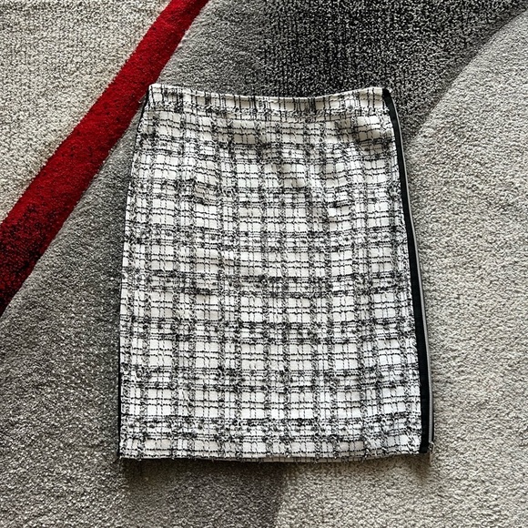 Milly White Tweed Jacket Skirt Suit Set - Picture 6 of 9